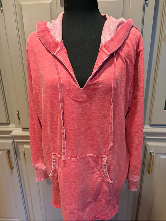 Tops - Jane + Delancy mineral wash hoodie.
